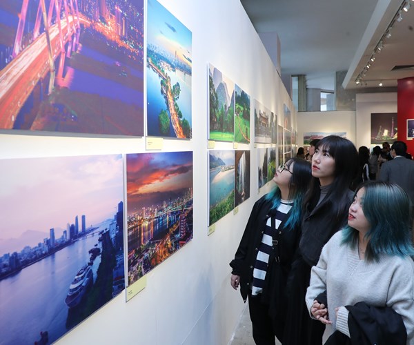 Khai mạc triển lãm ảnh “Việt Nam tươi đẹp – Trung Quốc tươi đẹp” - Anh 9