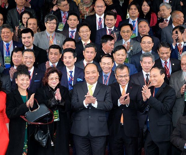 Thủ tướng tiếp đoàn kiều bào về nước đón tết - Anh 2