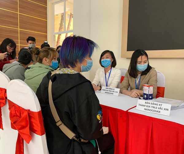 Hôm nay, 3 người đầu tiên tiêm thử vaccine Covid-19 Việt Nam - Anh 1