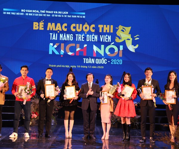 Trao 24 Huy chương cho các tài năng trẻ tại Cuộc thi tài năng trẻ diễn viên kịch nói toàn quốc 2020 - Anh 1