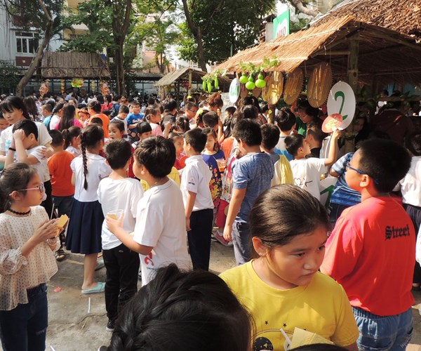 Mang Tết đầm ấm đến với học sinh - Anh 1