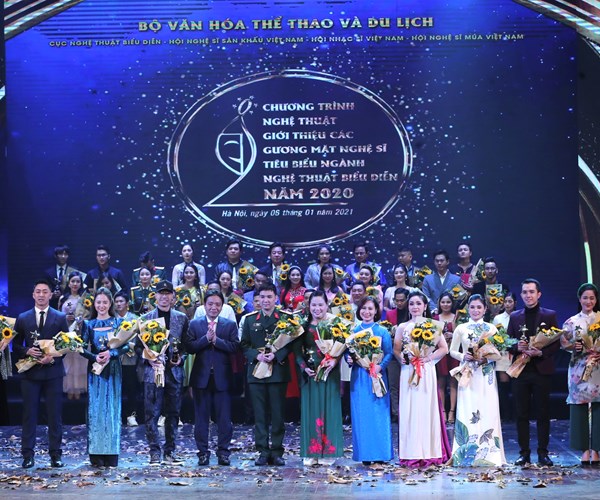 Toả sáng các gương mặt tiêu biểu nghệ thuật biểu diễn năm 2020 - Anh 10