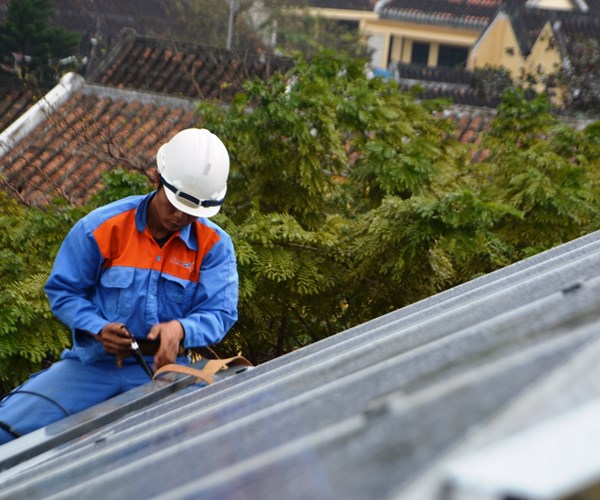 Hội An: Vận hành thiết bị công cộng bằng điện nặng lượng mặt trời - Anh 1