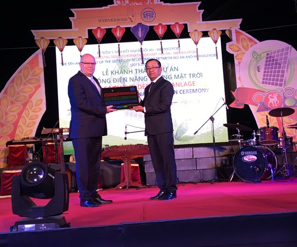 Hội An: Vận hành thiết bị công cộng bằng điện nặng lượng mặt trời - Anh 3