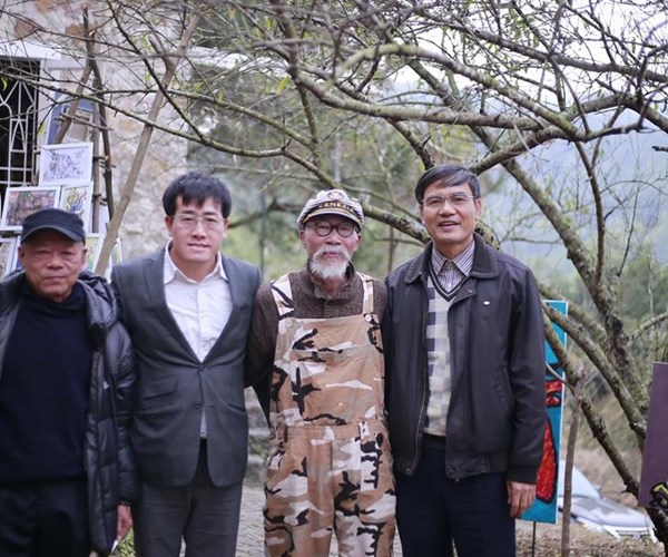 Nhiều nghệ sĩ nổi tiếng tham dự triển lãm tranh “Hồi sinh” của Họa sĩ Hoàng Hà Tùng  trên núi Phượng Hoàng - Anh 9
