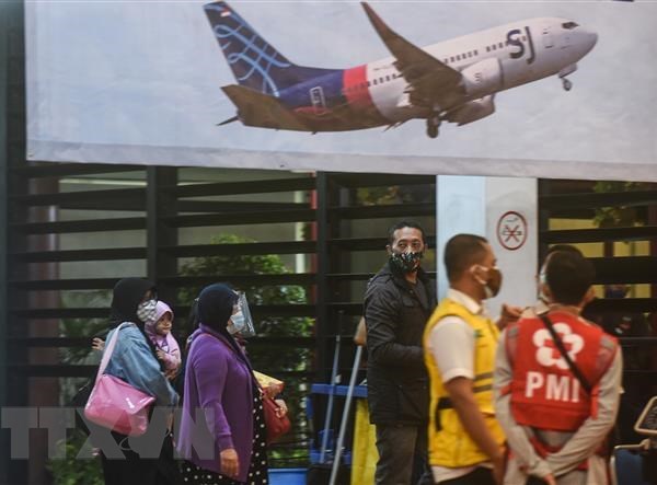 Đã xác định được vị trí của hai hộp đen máy bay rơi ở Indonesia - Anh 1
