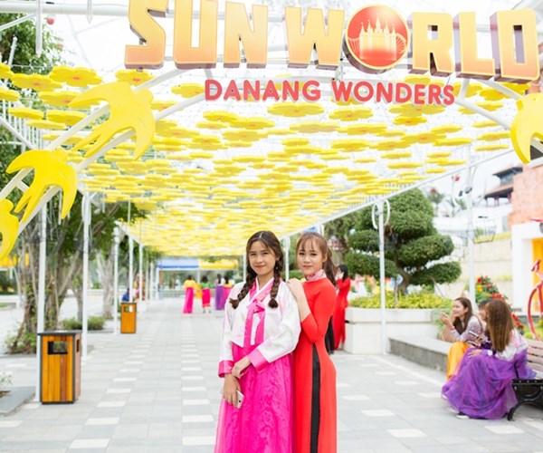 “Vườn mai vàng rực” bung nở trong lễ hội “Mai vàng sắc xuân” Sun World Danang Wonders - Anh 2