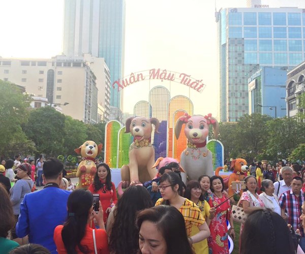 TP.HCM: Các điểm du lịch kín du khách - Anh 1