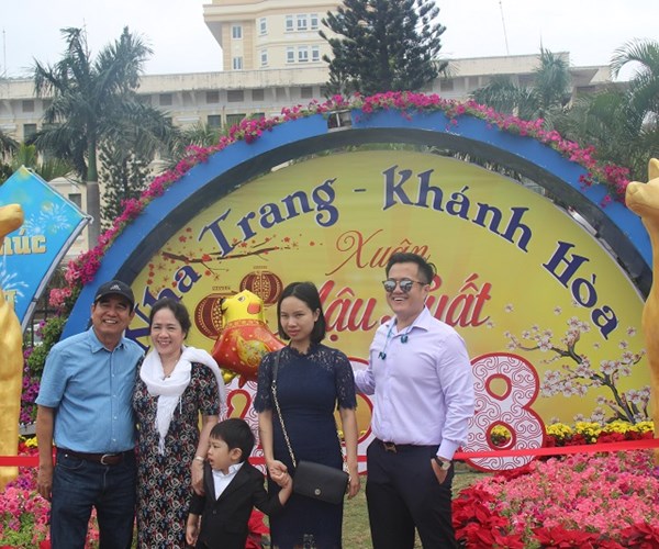 Khánh Hòa đón 190.000 lượt du khách trong 2 ngày Tết Mậu Tuất - Anh 8