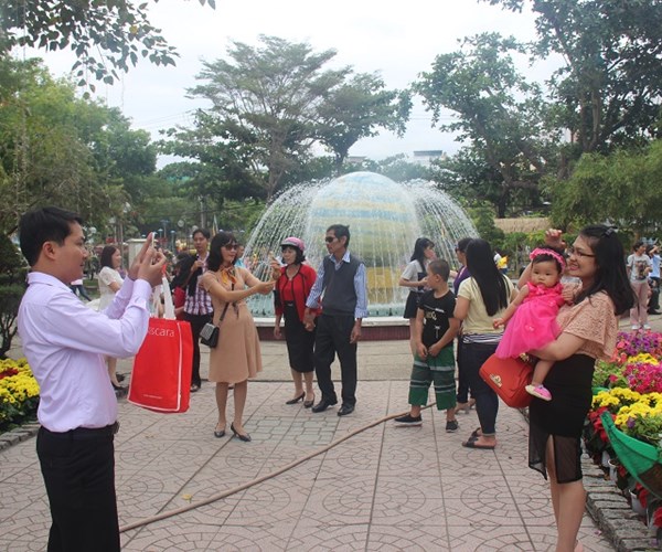 Khánh Hòa đón 190.000 lượt du khách trong 2 ngày Tết Mậu Tuất - Anh 13