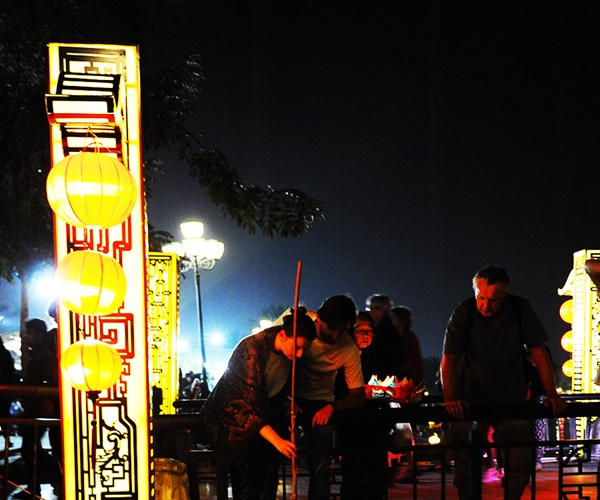 Quảng Nam: Du khách nhộn nhịp du xuân - Anh 1