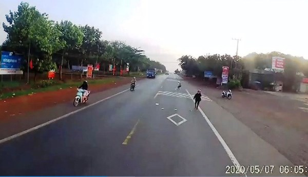 Nhường đường - Nét đẹp trong văn hóa giao thông - Anh 1