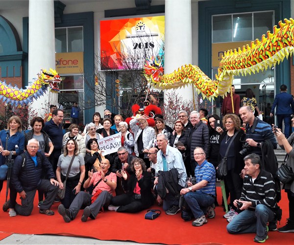 Tấp nập khách du lịch đến Quảng Ninh những ngày Tết nguyên đán 2018 - Anh 1