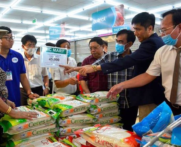 Kiên Giang đưa 70 tấn hàng ra đảo phục vụ nhân dân đón Tết - Anh 1