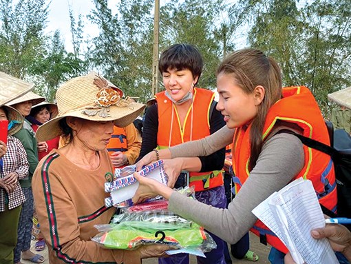 Thúy Diễm: “Có những màu sắc khác nhau..., phần lớn nhờ người bạn đời” - Anh 3