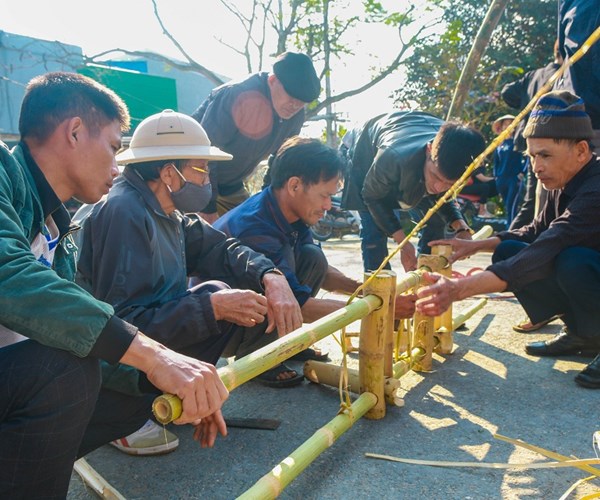 Chơi đu bay bổng ngày Xuân - Anh 8