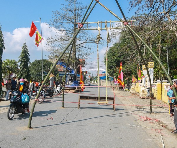 Chơi đu bay bổng ngày Xuân - Anh 12