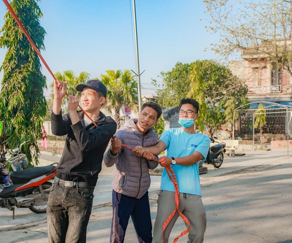Chơi đu bay bổng ngày Xuân - Anh 10
