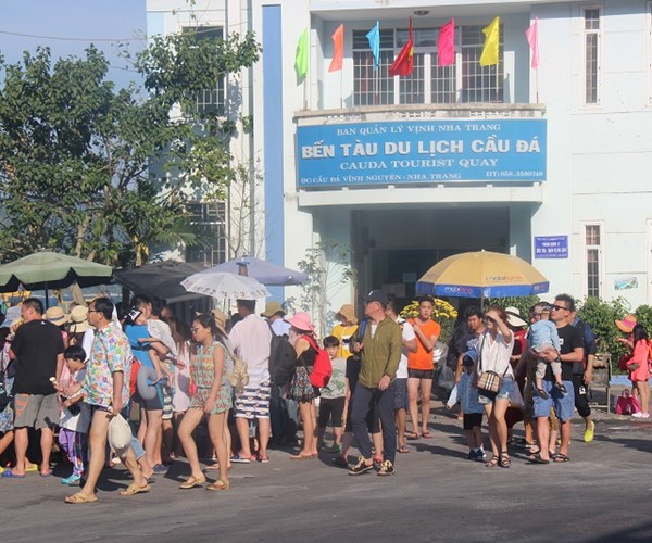 Nam Trung Bộ và Tây Nguyên khách du lịch tăng mạnh dịp Tết - Anh 1