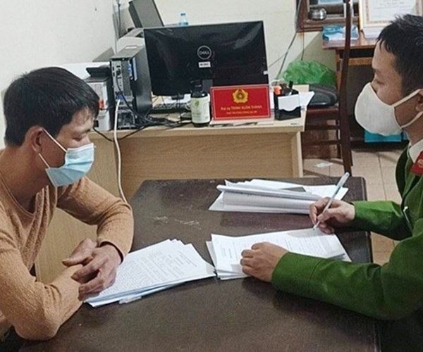 Xử phạt 2 người đưa khách tham quan chùa Hương bất chấp lệnh cấm - Anh 1