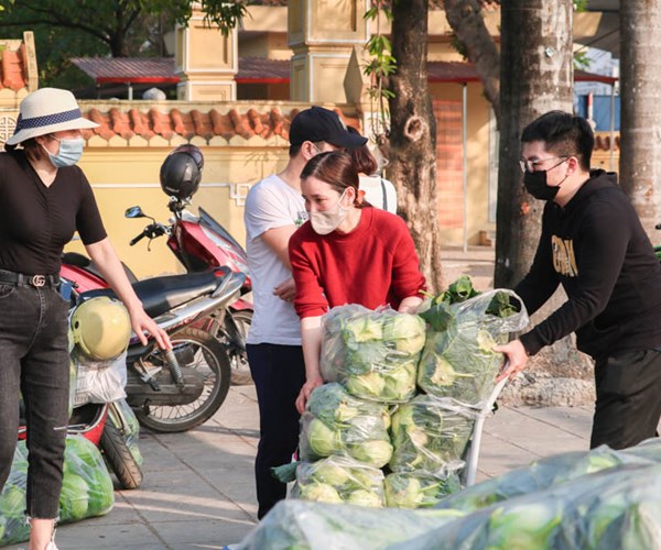 Người dân Hà Nội chung tay 