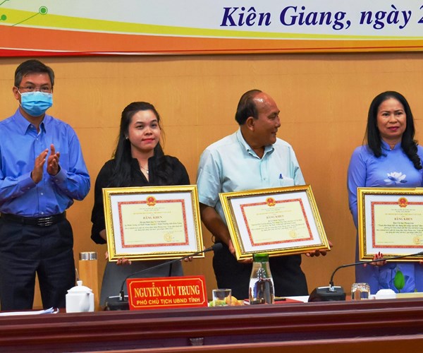 Kiên Giang tổng kết trực tuyến 20 năm xây dựng đời sống văn hóa - Anh 1