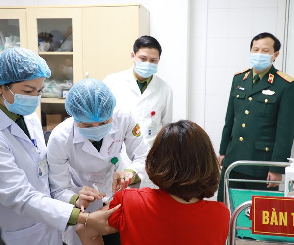 Tiêm thử nghiệm vaccine ngừa Covid-19 Nano Covax giai đoạn 2 - Anh 6