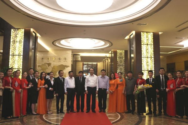 Nhung cau chuyen ve su thanh cong he thong khach san cua dai gia dieu cay” Le Thanh Than - Anh 6