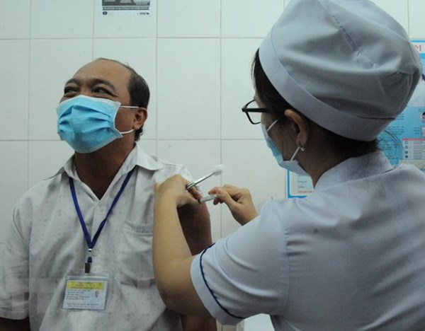 TP.HCM đề nghị ưu tiên tiêm vaccine Covid-19 cho hơn 44.000 người - Anh 1