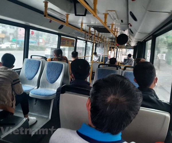 Hà Nội dừng giãn cách khách trên phương tiện công cộng vào 8.3 - Anh 1
