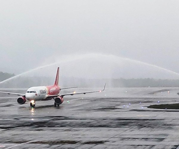 Sân bay Vân Đồn nối lại chuyến bay quốc tế sau hơn 1 tháng đóng cửa - Anh 1