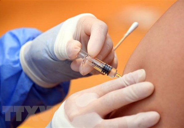 Trung Quốc sẽ tiêm vaccine cho 70-80% dân số vào giữa năm 2022 - Anh 1