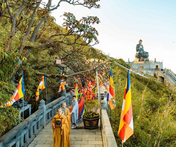 Ấn tượng những quần thể tâm linh trên núi cao khắp thế giới - Anh 3