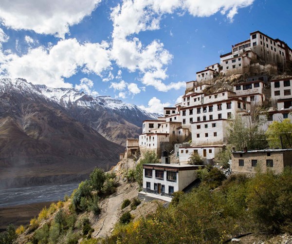 Ấn tượng những quần thể tâm linh trên núi cao khắp thế giới - Anh 5