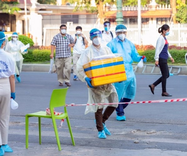 Campuchia: Số ca lây nhiễm Covid-19 trong cộng đồng gia tăng, thêm 1 ca tử vong - Anh 1
