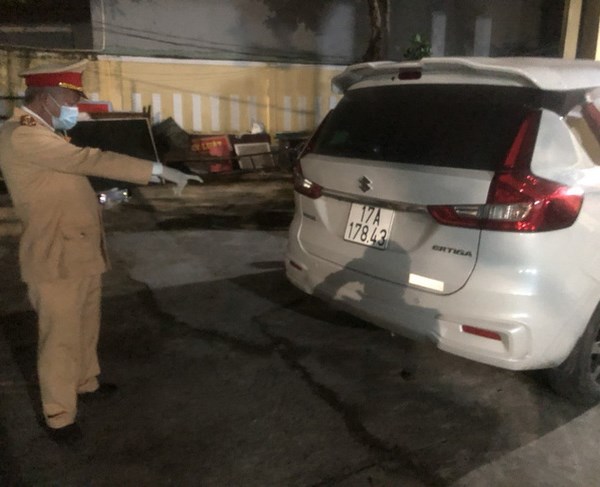 CSGT toàn quốc tăng cường ngăn chặn xuất nhập cảnh trái phép - Anh 1