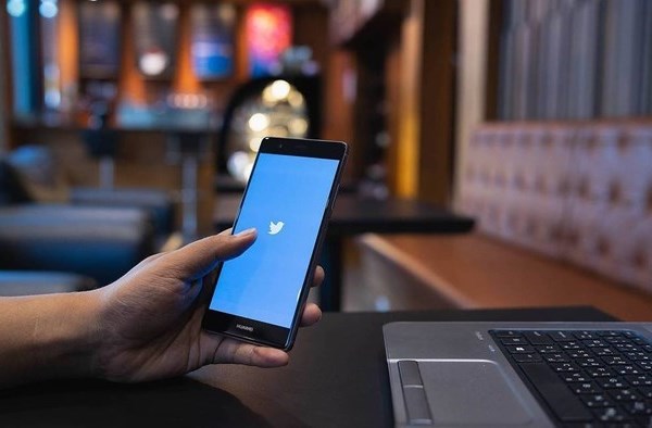 12 bang của Mỹ yêu cầu Facebook và Twitter ngăn thông tin sai lệch - Anh 1
