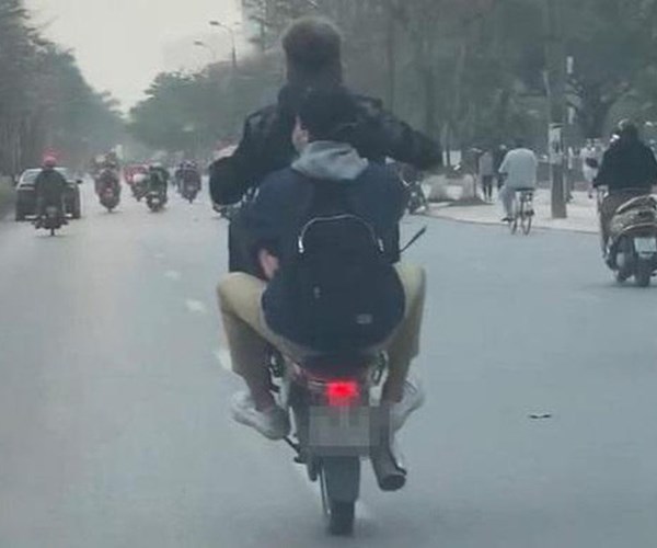 Hà Nội xử lý 2 thanh niên 