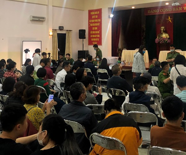 Trắng đêm làm thủ tục cấp thẻ CCCD gắn chíp cho người dân - Anh 3