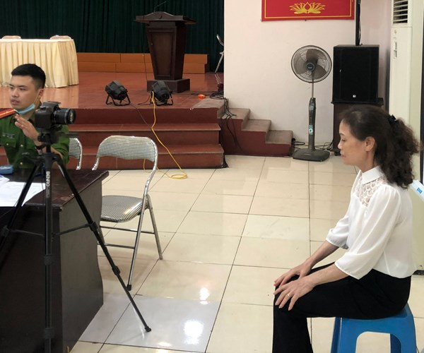 Trắng đêm làm thủ tục cấp thẻ CCCD gắn chíp cho người dân - Anh 5