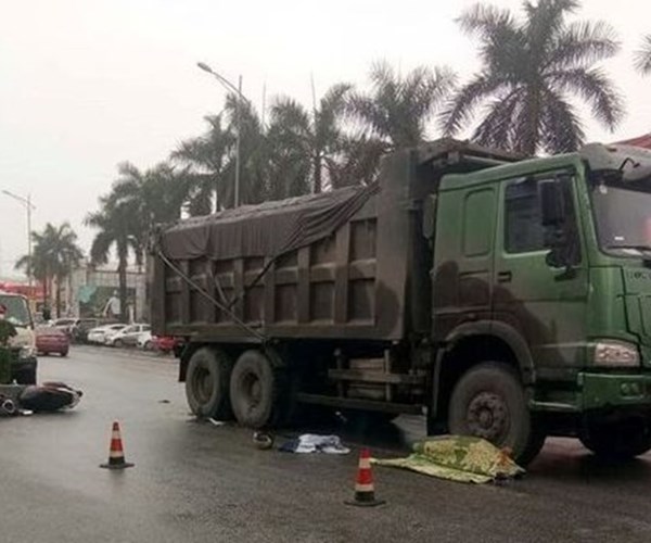 Hải Dương: Va chạm xe tải, 2 phụ nữ thương vong - Anh 1