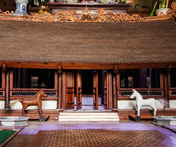 Ngỡ ngàng ngôi đình làng bằng gỗ gụ nhỏ nhất Việt Nam - Anh 4