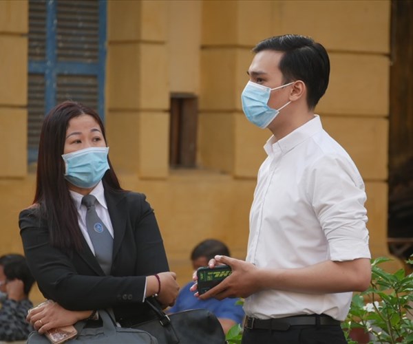 Xét xử nam tiếp viên hàng không làm lây lan dịch bệnh Covid-19 - Anh 1