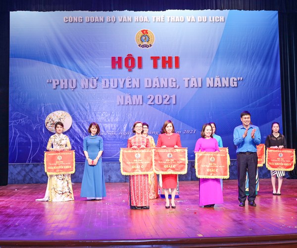 Hội thi “Phụ nữ duyên dáng, tài năng” của Công đoàn Bộ VHTTDL: Xin được gọi các thí sinh là những “diễn viên”... - Anh 3