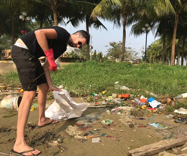 Hoi An(Quang Nam): La lung voi tour... cheo thuyen vot rac - Anh 2
