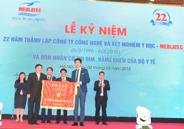 Bệnh viện Medlatec đón nhận bằng khen của Bộ Y tế - Anh 1