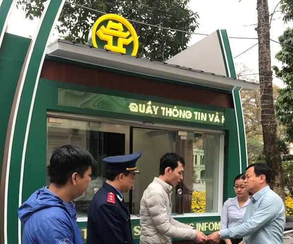 Hà Nội: Xử lý taxi “chặt chém” khách - Anh 1