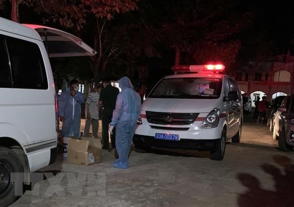 Bình Phước: Phát hiện 3 xe ôtô chở người nhập cảnh trái phép - Anh 1