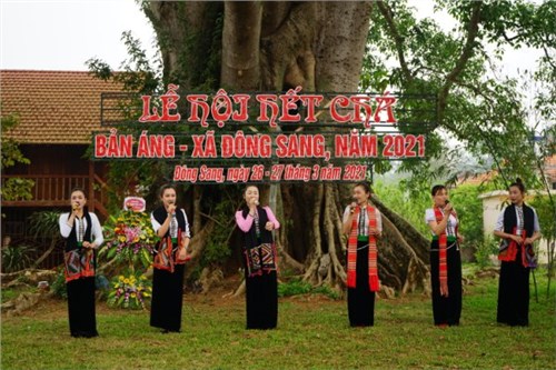 Le hoi Het Cha - lan toa ban sac van hoa nguoi Thai o Moc Chau - Anh 1