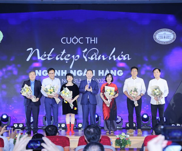 Trao giải cuộc thi: “Nét đẹp Văn hóa ngành Ngân hàng” - Anh 6
